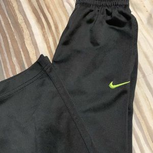 Black sweatpants for boys size {6}